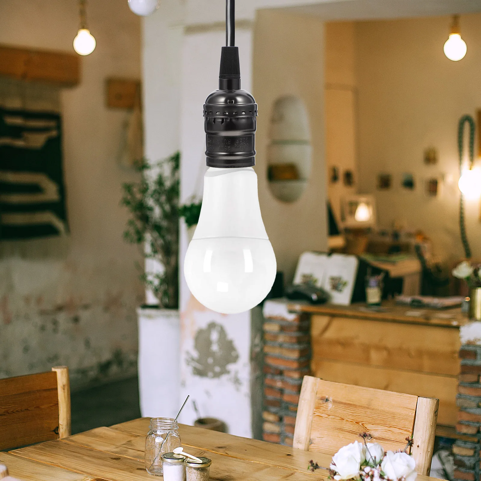 

2Pcs Metal E27 Light Holder Strong Bearing Not Easy to Crack Simple Installation E27 Thread Lamp Holder Light Bulb Base