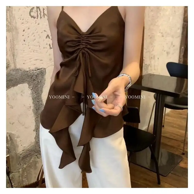 

Женская майка-топ с V-образным вырезом без рукавов из ацетатного атласа, летняя повседневная верхняя одежда с рюшами, завязками и кружевной отделкой, элегантная