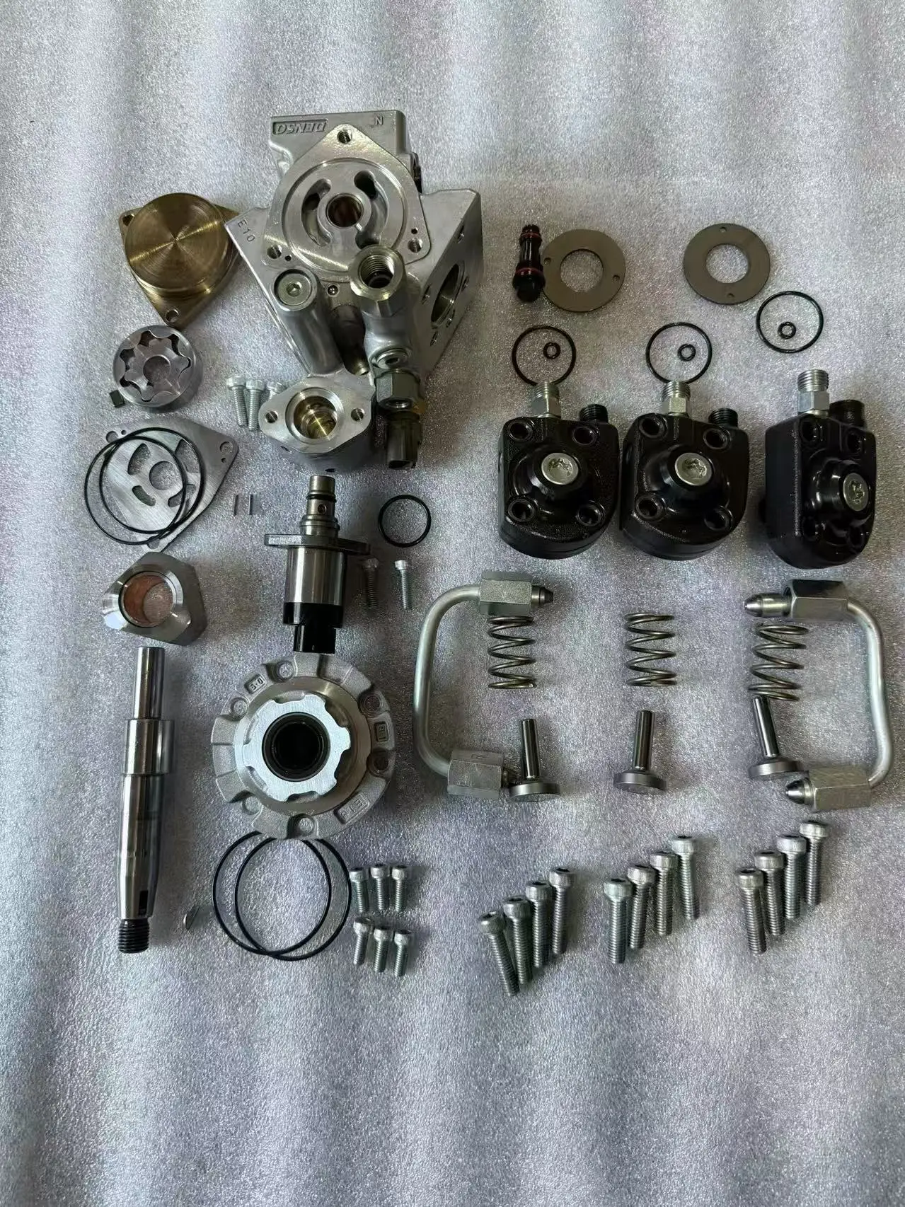 High Quality Diesel Common Rail Fuel Injection Pump 294050-0039 22100-E0253 22100-E0252
