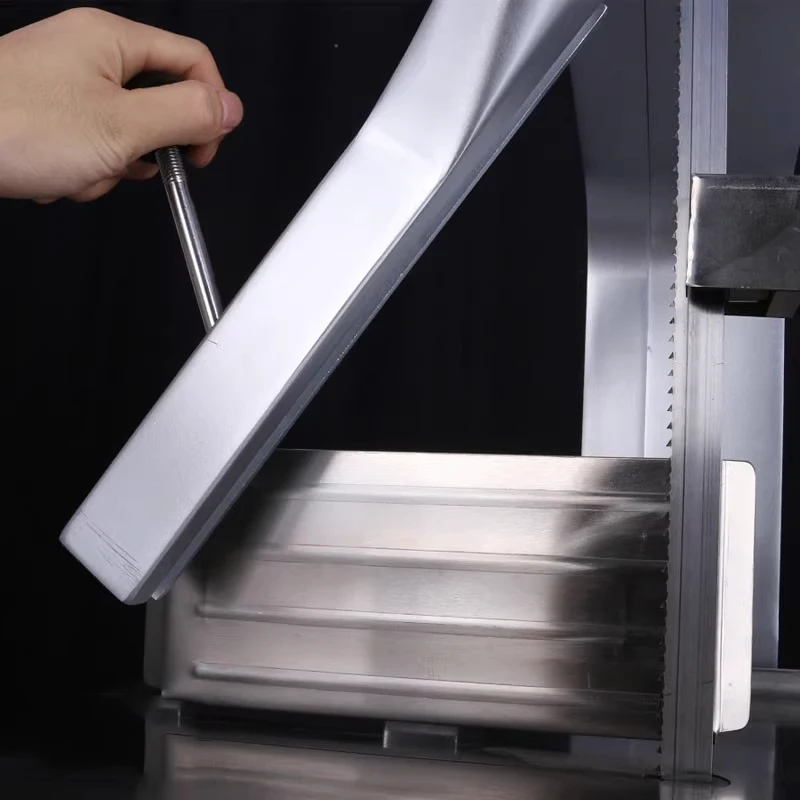 Botzaagmachine J210 Commercieel/thuis snijden Bevroren vlees Vis Thema Rundvlees en lamskaakjes Automatische vleessnijmachine