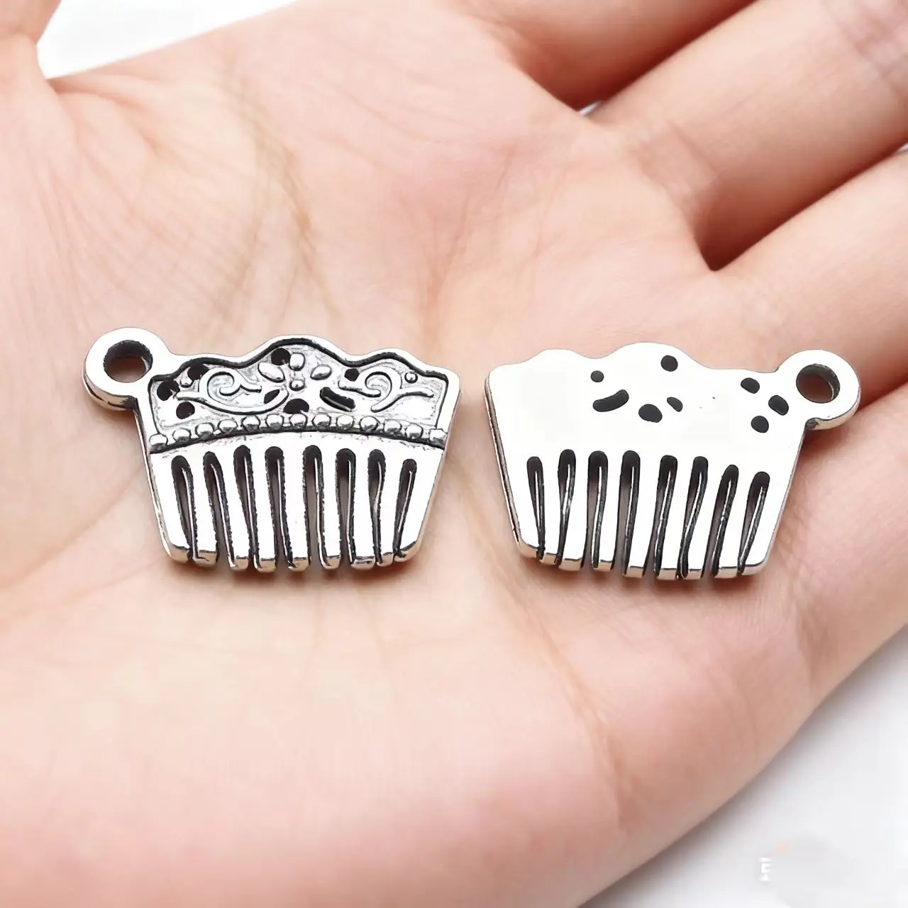 15Pcs/Lot Charms Barber Comb 18x19mm Antique Silver Color Pendants Making DIY Handmade Tibetan Finding Jewelry