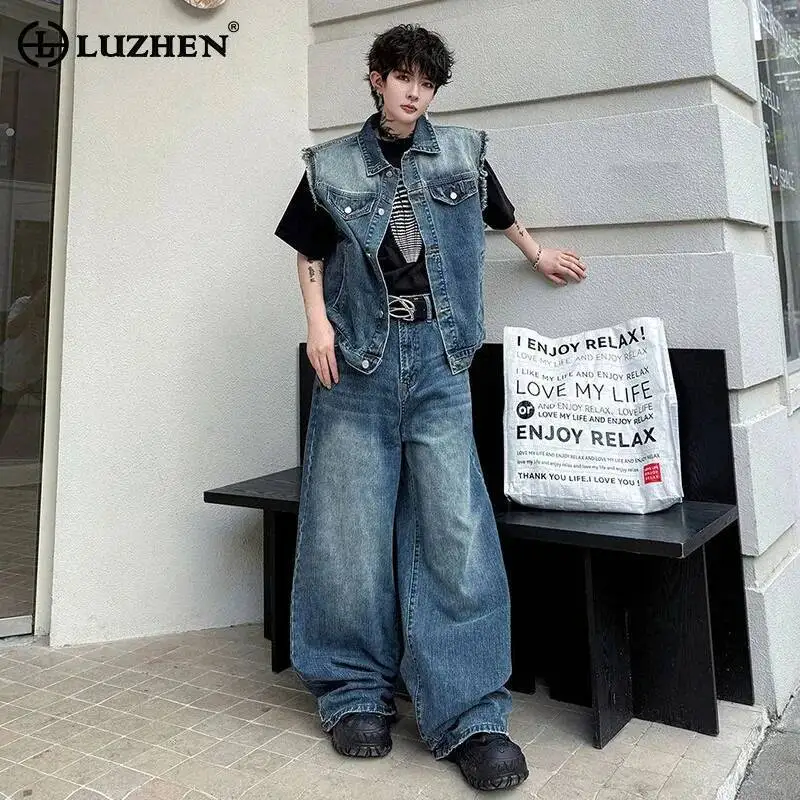 LUZHEN 2026 – Nouveauté Été – Ensemble Deux Pièces en Jean pour Homme – Style Urbain Tendance avec Poches Décoratives – Veste Sans Manches et Jean Droit – JY6893