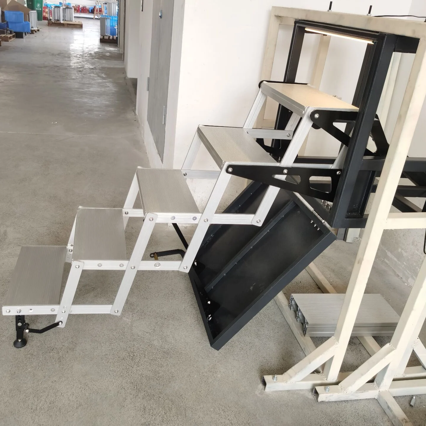 

TYTXRV Caravan Accessories RV Step 5 Steps Manual/Electric Folding Steps With LED Light & Adjustable Double Support Feet