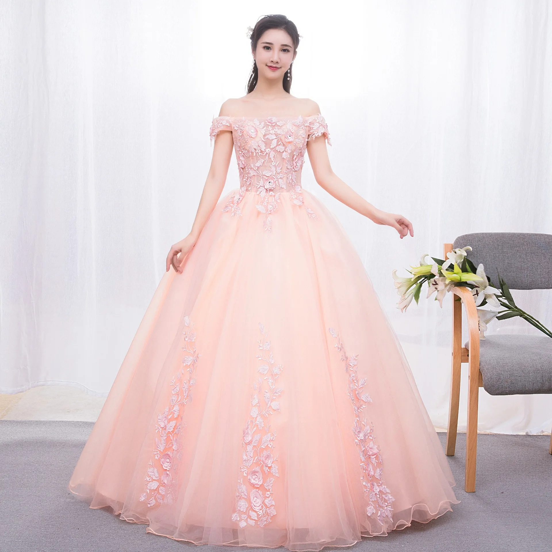 2024 Ball Gowns Pink Quinceanera Dress Off The Shoulder Sweet Flower Appliqued Luxury Lace Party Dress Plus Size Prom Dress