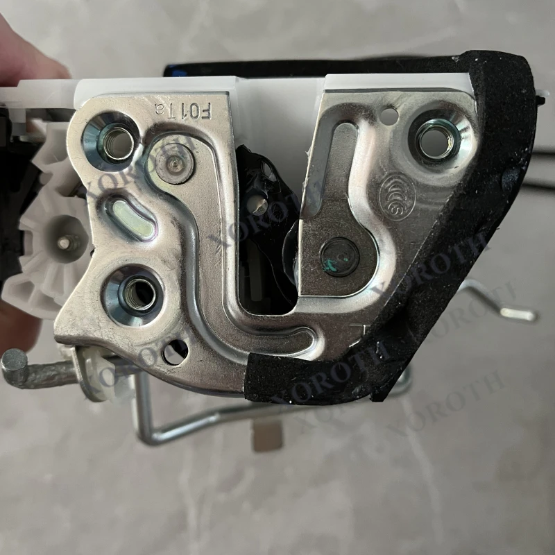 New Genuine OEM Parts Door Lock Latch Assy For Suzuki Ciaz 1.4L