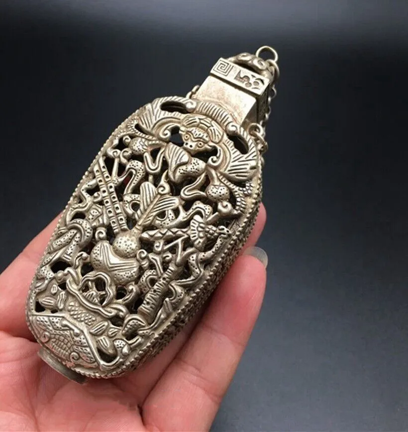 

Chinese Old Exquisite Tibetan Silver Hollow Carved Bat Sachet