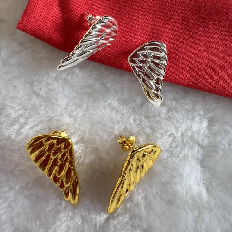 

Новые креативные серьги «Крылья ангела» 2026 года, подходят для повседневного стиля и сочетания с одеждой.