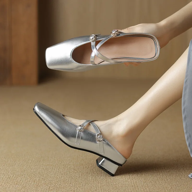 

Новые ретро серебристо-бежевые лаконичные уличные сандалии, летние модные женские тапочки на низком каблуке 3,5 см для отдыха и путешествий, размеры 32-43