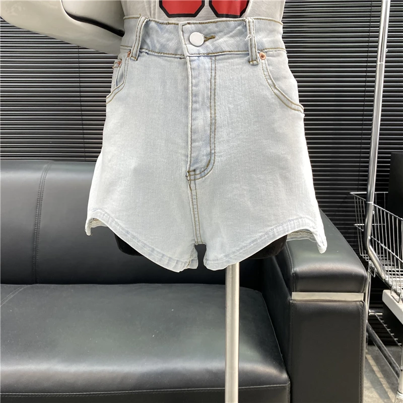 

New 2022 fashion Designer Famous brand Vintage Design feeling wrapped arc wide leg hot pants temperament versatile denim shorts