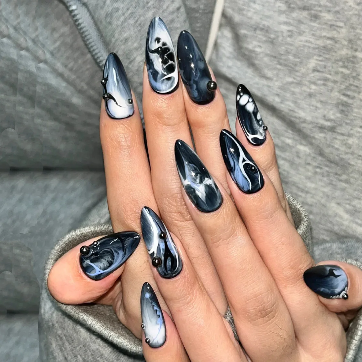 24pcs Wearable Press on Nails Sets Gradient Blue Long Almond False Nails Art with Bow Love Lines Design Fake Nail Tips Manicure