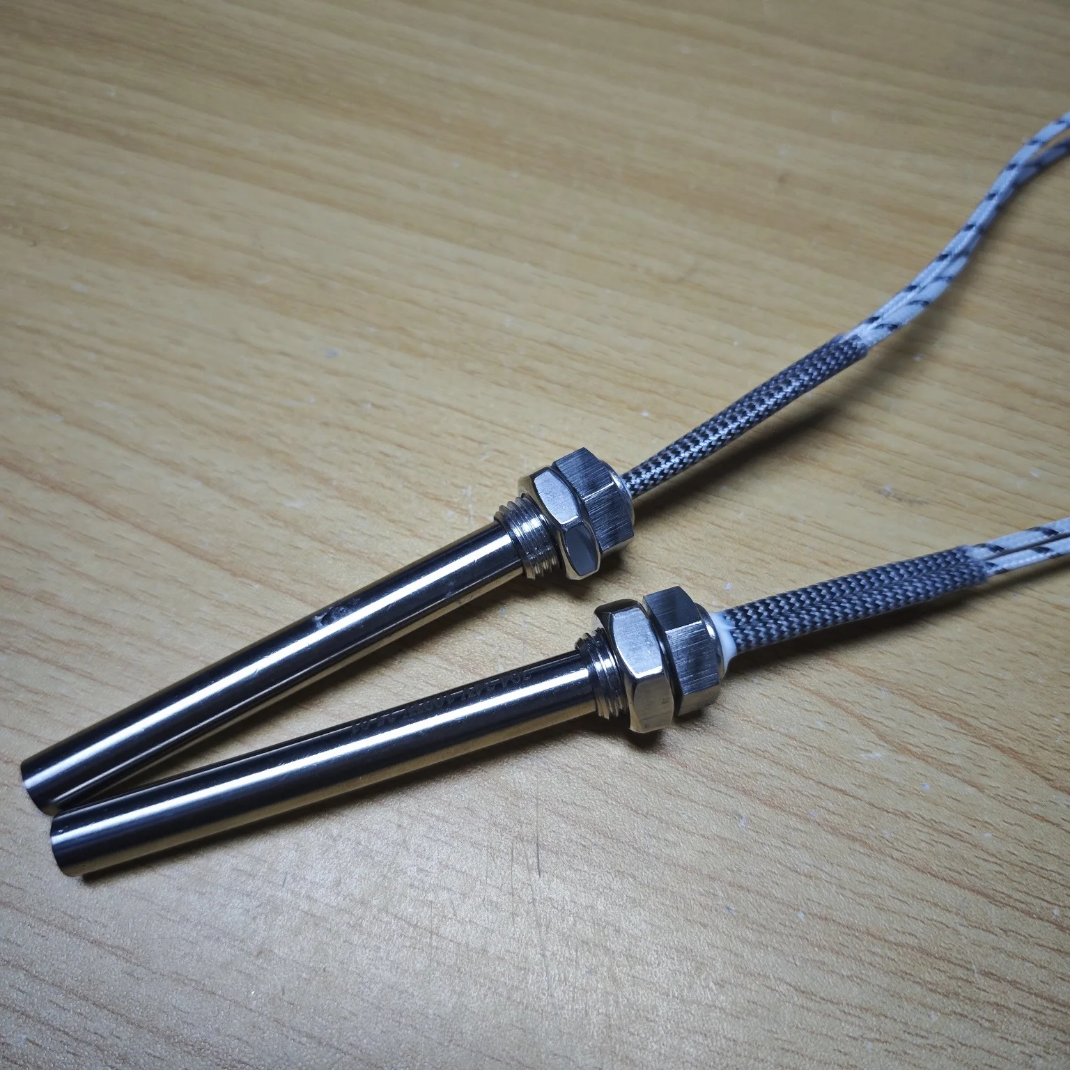 

Картриджный нагреватель постоянного тока 12 В/24 В/36 В/48 В/60 В/72 В Электрический нагреватель стержня M14 * 1,5 Резьба Трубчатый нагревательный элемент из нержавеющей стали