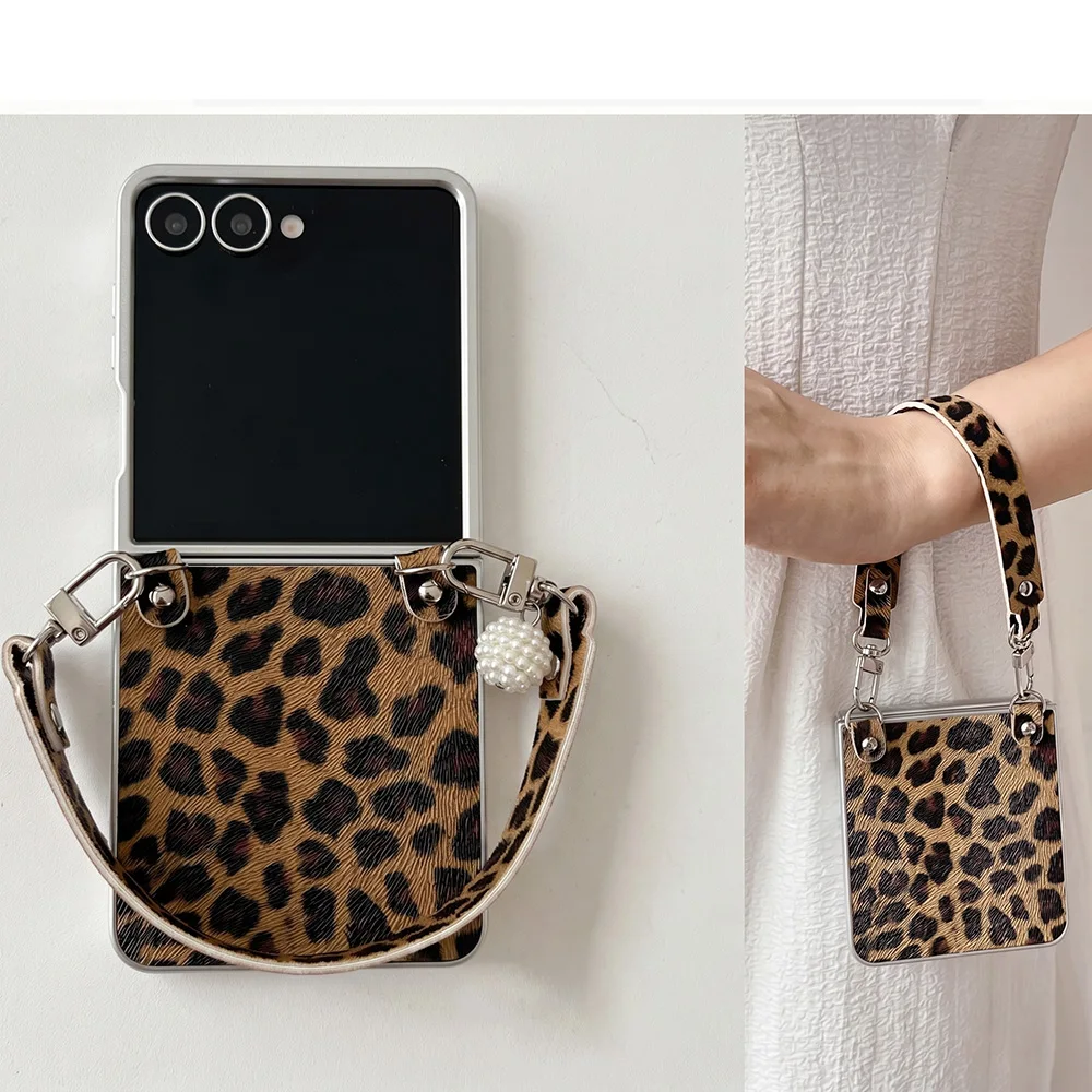 Luxury Leopard Lanyard Phone Case For Samsung Galaxy Z Flip 7 Fold 7 6 5 4 3 ZFlip7 Flip7 Flip6 Fold7 Shockproof Cover Fundas