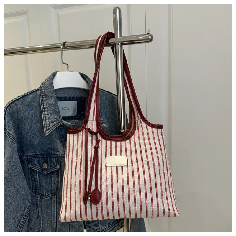 حقائب كتف نسائية كورية مخططة بسيطة ومتعددة الاستخدامات عالية الجودة مصممة على الموضة حقائب يد نسائية موضة 2026 #2