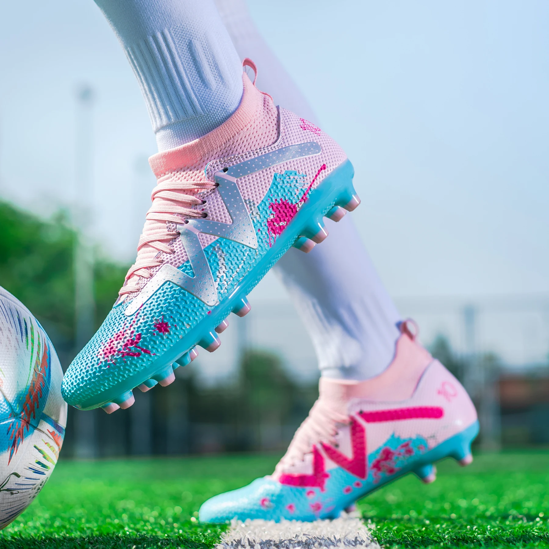 

High-top football shoes FG long studs and TF short studs, suitable for both men and women, featuring wear-resistant design.
