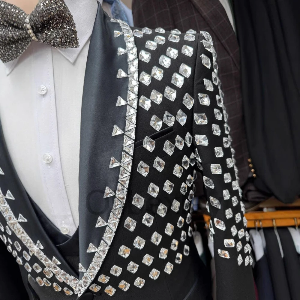 Olibexley Black Men Suits Shiny Rhinestone Embroidery Groom Evening Tuxedos 3 Pieces Sets Male Party Prom Blazers Customized S92