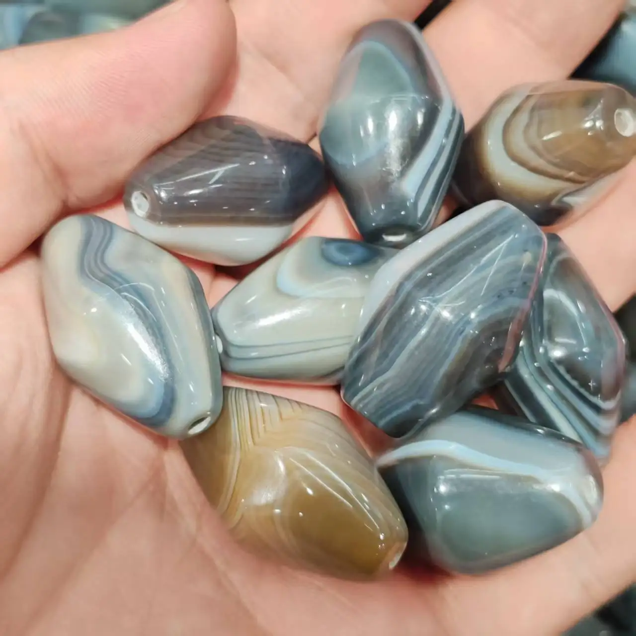 

50 Pcs Natural wrapped agate smooth blue Qin shuttle shaped Daluo Tianzhu necklace pendant DIY accessory Dzi