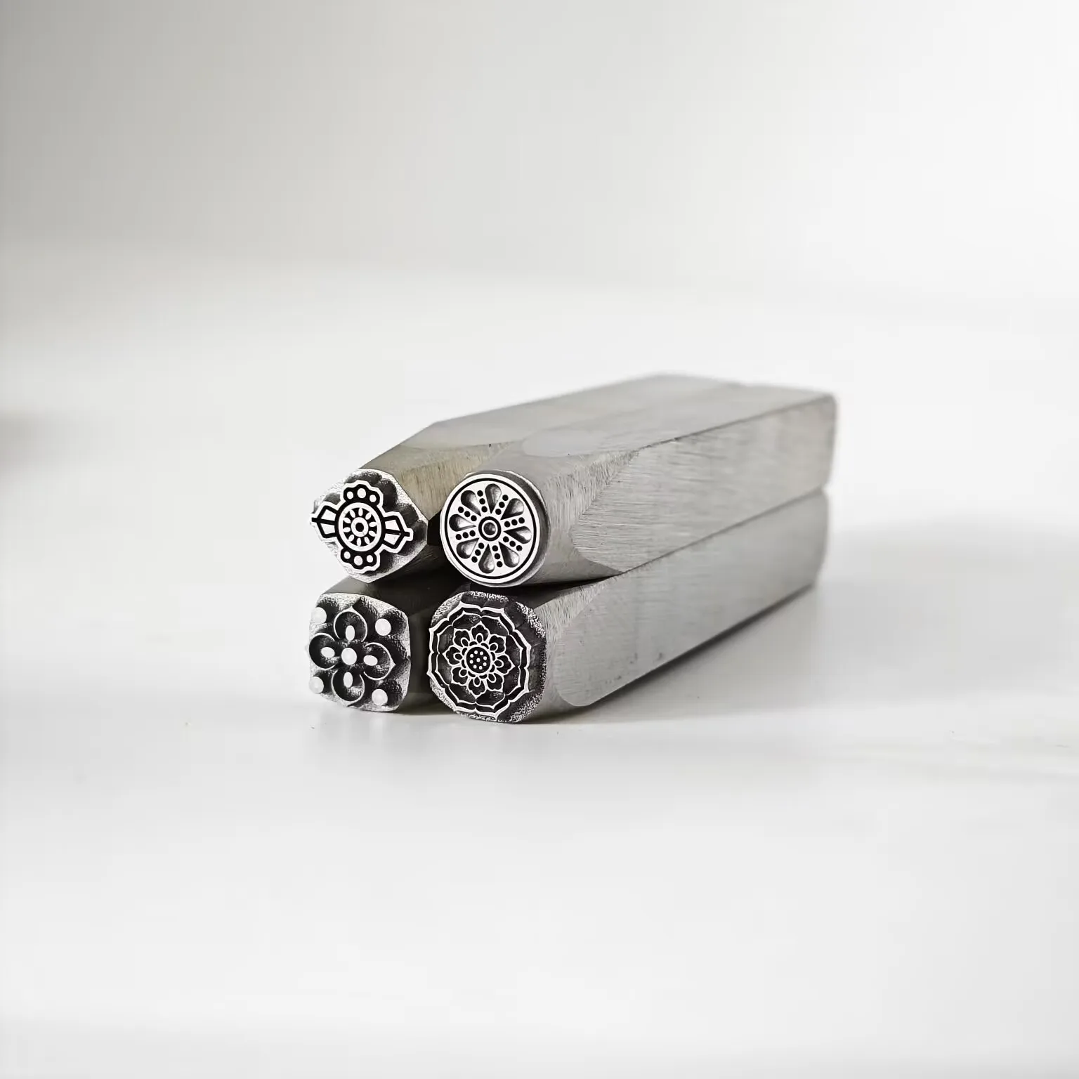 Jewellery stamps, auspicious designs, steel stamps, gold and silver bracelets, rings, chiselling moulds, gold-smithing tools