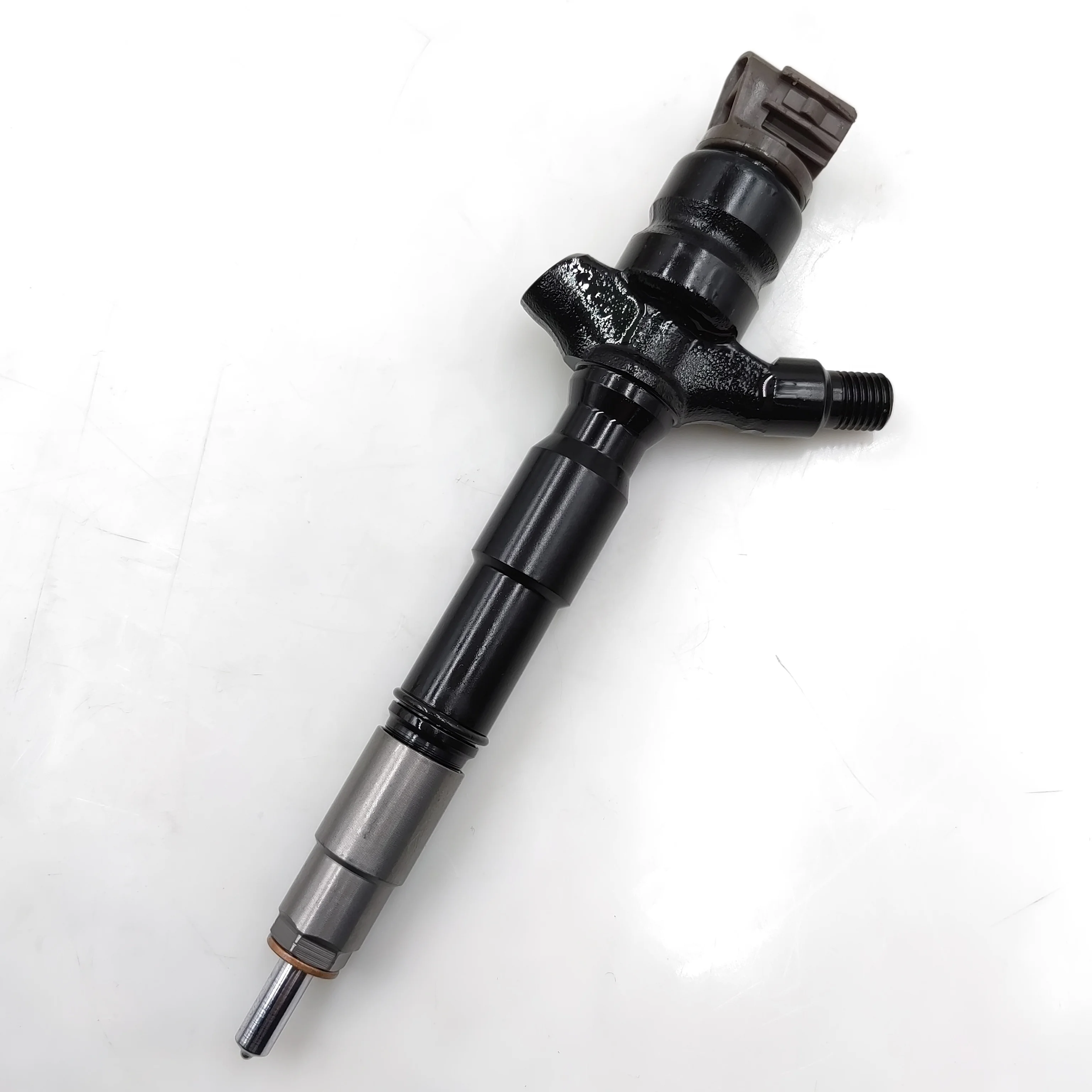 Hot Selling Common Rail Diesel Fuel Injector 23670-39435 295900-0250 23670-30440