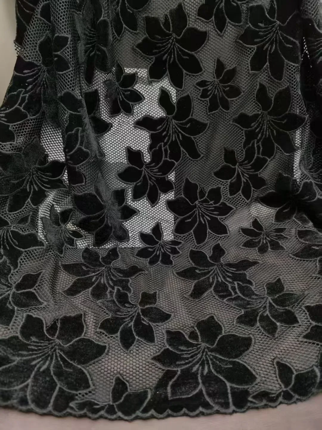 

High-end embroidered lace hollow-out velvet fabric for women's clothing, mesh lace fabric, used for garments, sewing materials