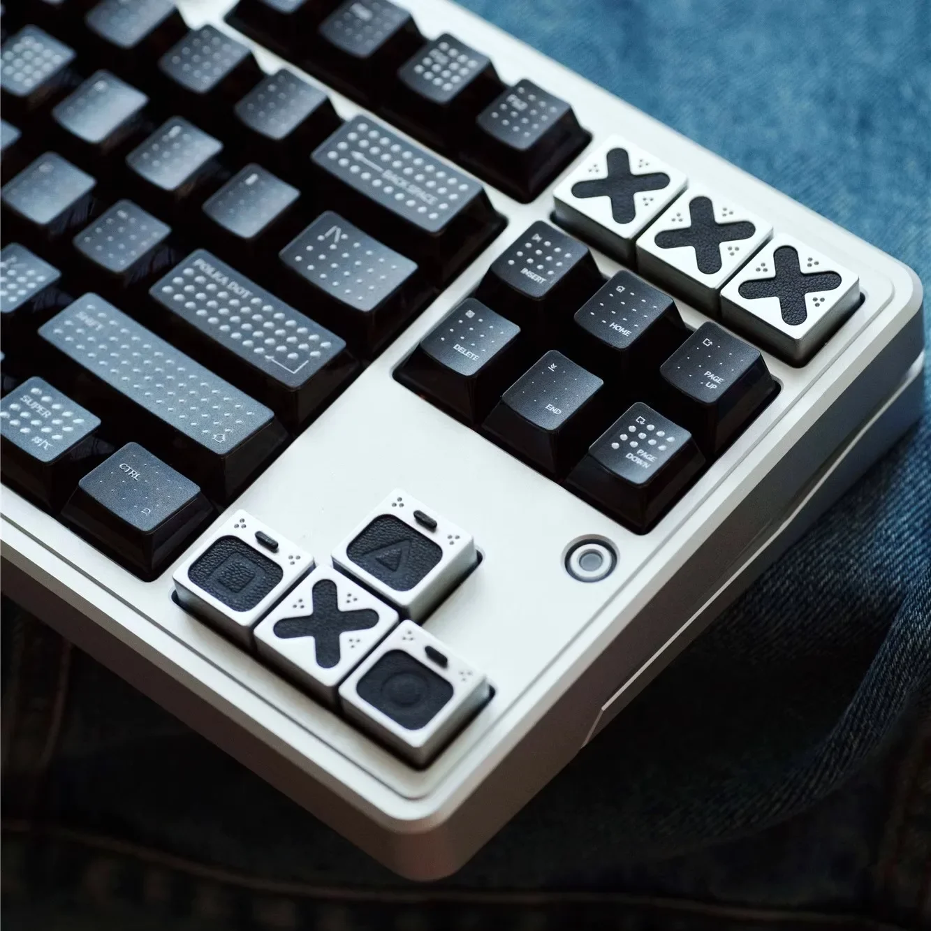 

Leather game square personalized keycaps, directional keys, imitation metal mechanical keyboard keycaps, single creative keycaps