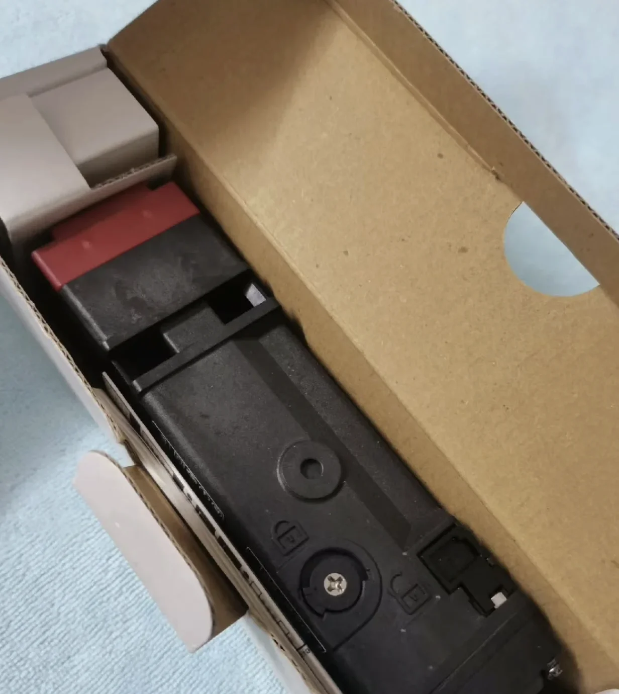 

D4SL-N2VFG-N guard lock safety door switch