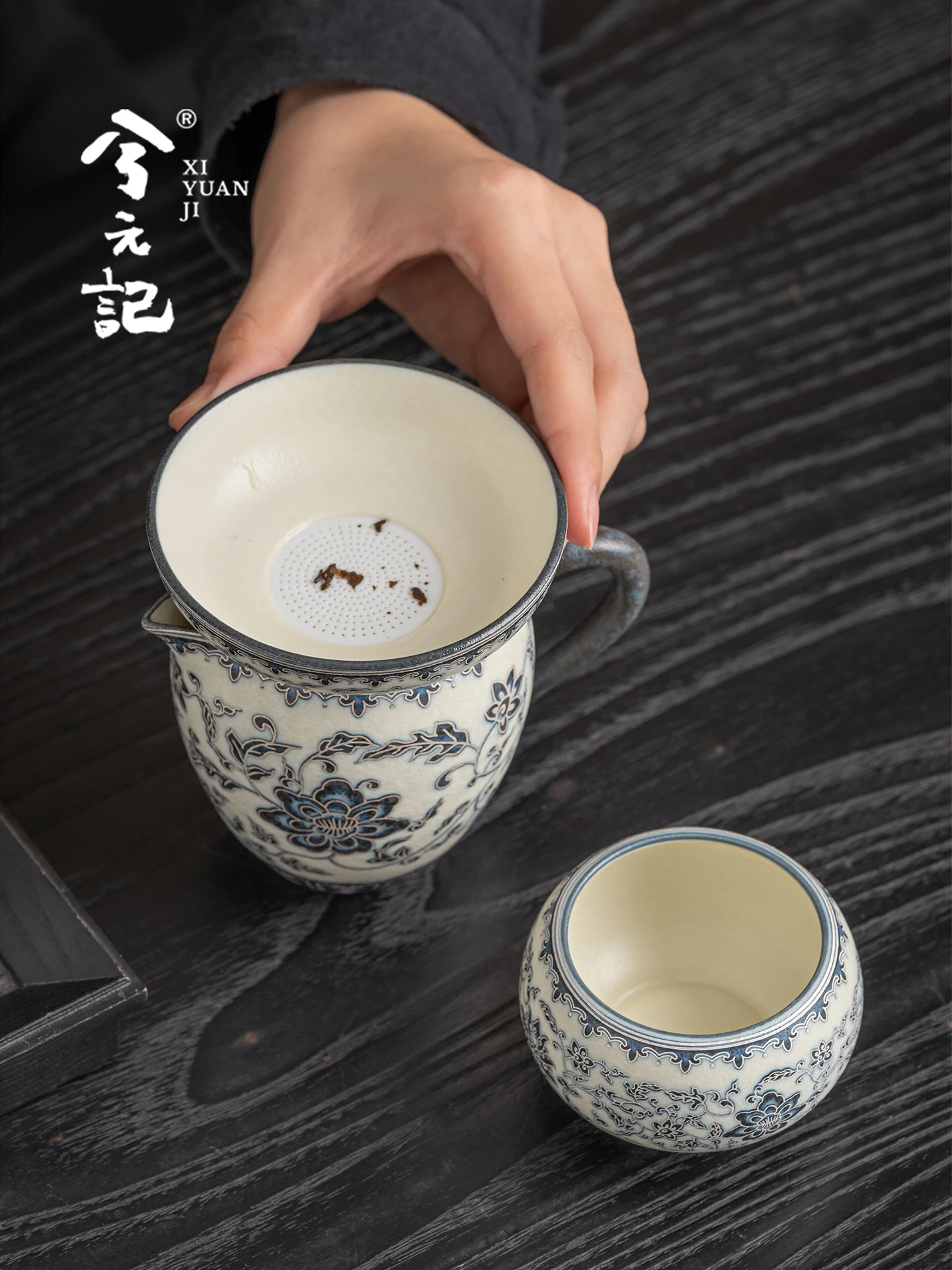 Blue and White Interlock Branch Tea Funnel Strainer Household Ceramic Utensils