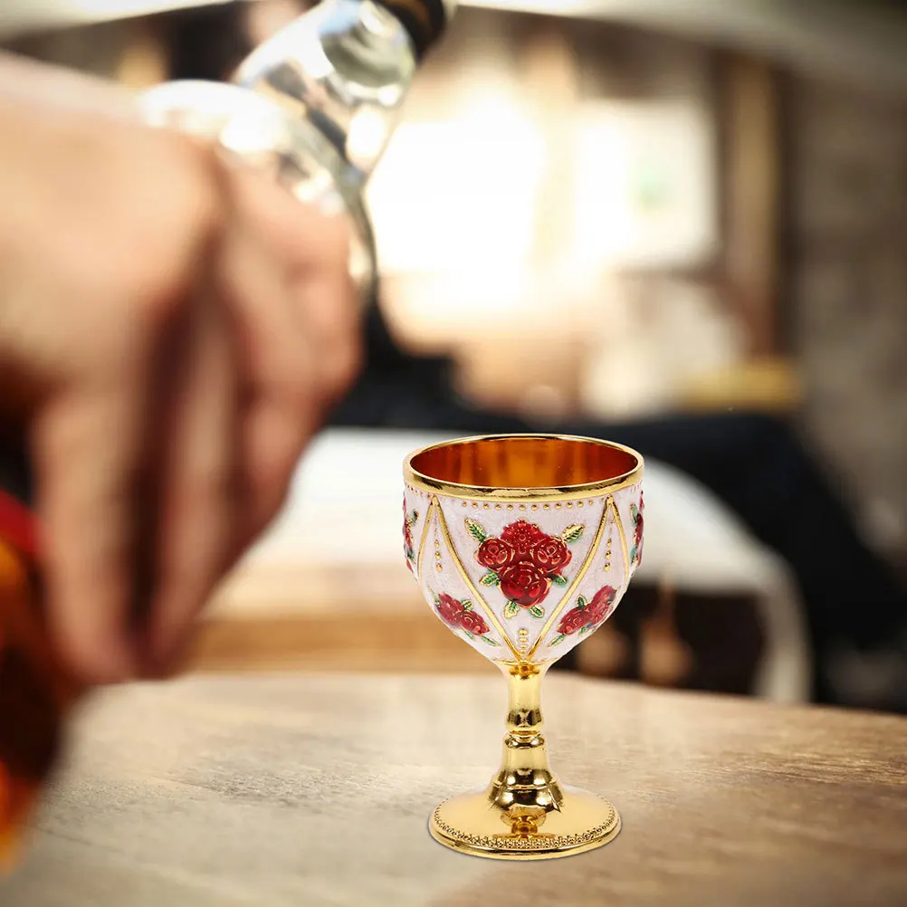 

2Pcs Metal Small Wine Cups European Retro Style Vintage Goblet Mini Liquor Glass for Festival Bar Home Gathering