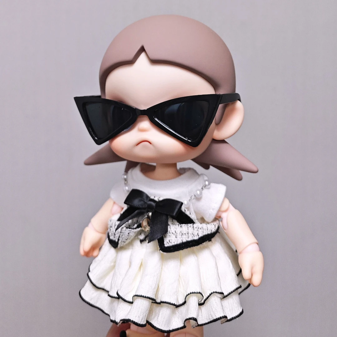 لملابس دمى Zsiga 2026 مجموعة جديدة عصرية رائعة باللون الأبيض والأحمر والبني 1/8 فستان بفيونكة نظارات جينز هدية تزيين الحفلات