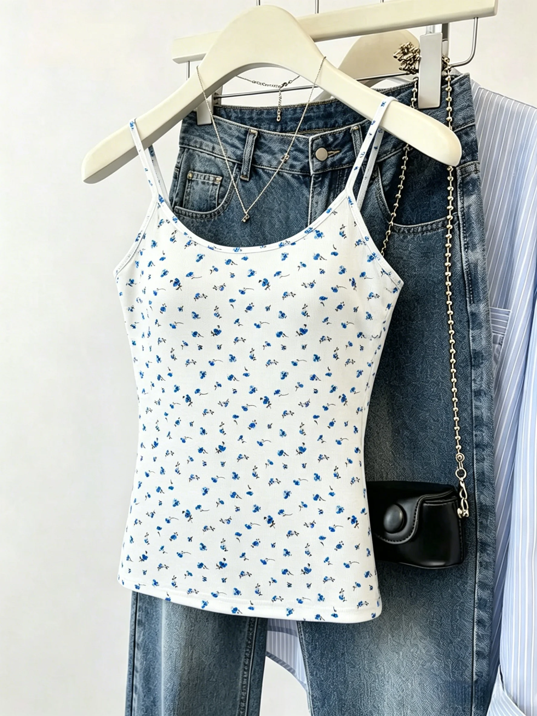 Women White With Blue Floral Print Spaghetti Strap Cami Top Casual Scoop Neck Slim Fit Form Fitting Tank Top For Daily Wear & Su