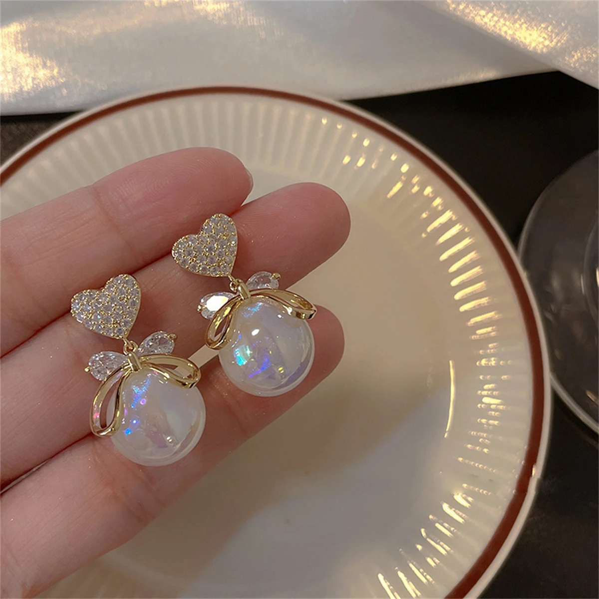 2024 New Exquisite Love Heart Bowknot Pearl Earrings for Women Korean Trendy Crystal Imitation Pearl Earring Party Jewelry Gifts