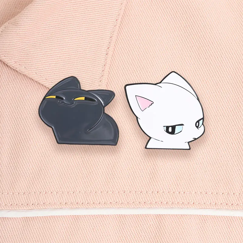 Paar-Katzen-Cartoon-Emaille-Pin: Süße schwarz-weiße Katzen-Brosche mit Strabismus & spähendem Blick für Paare, beste Freunde, Taschen- & Reversdekoration, Geschenk – Detail 10