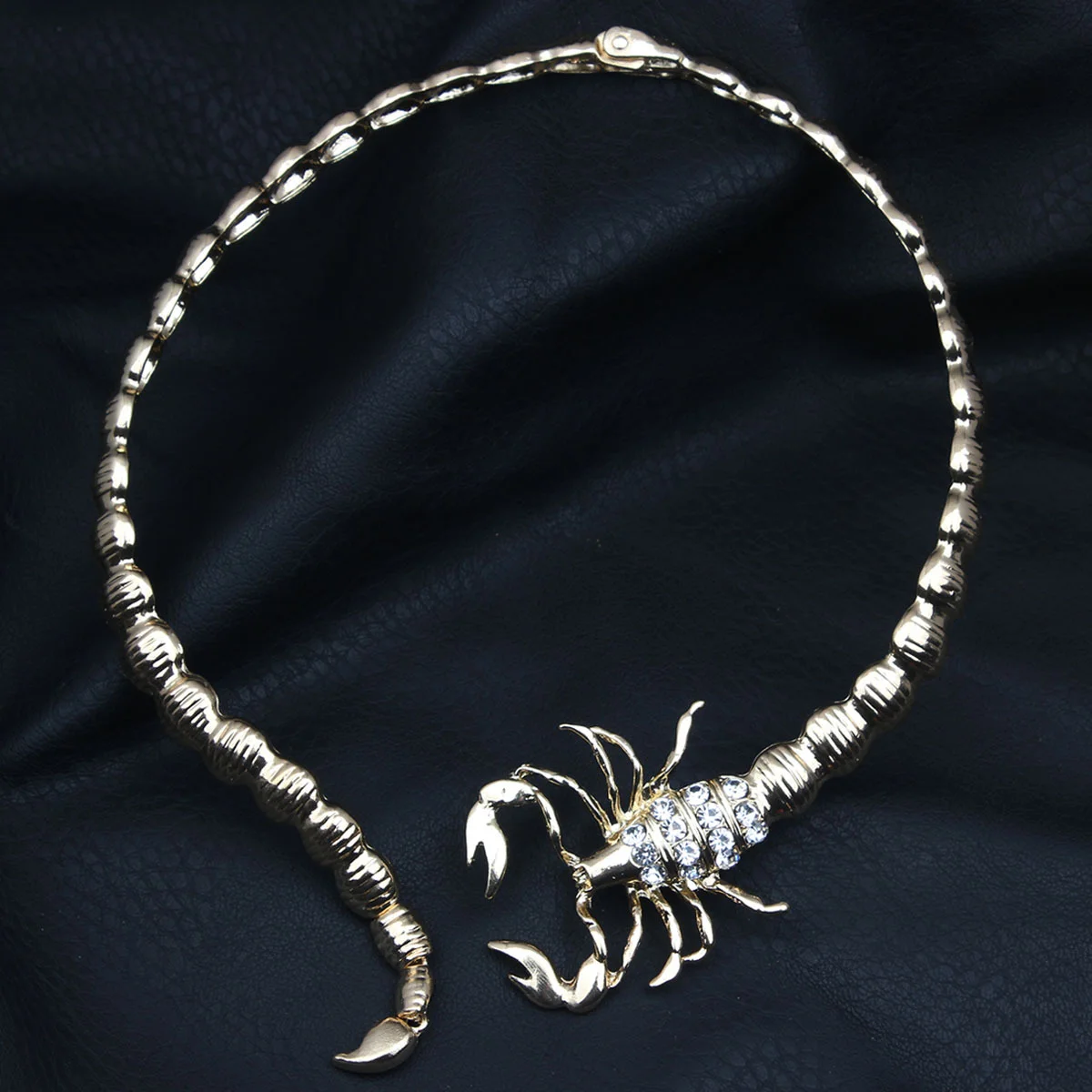 

Exaggerated necklace - vintage and unique scorpion-shaped diamond collar for women as a decorative accessory.