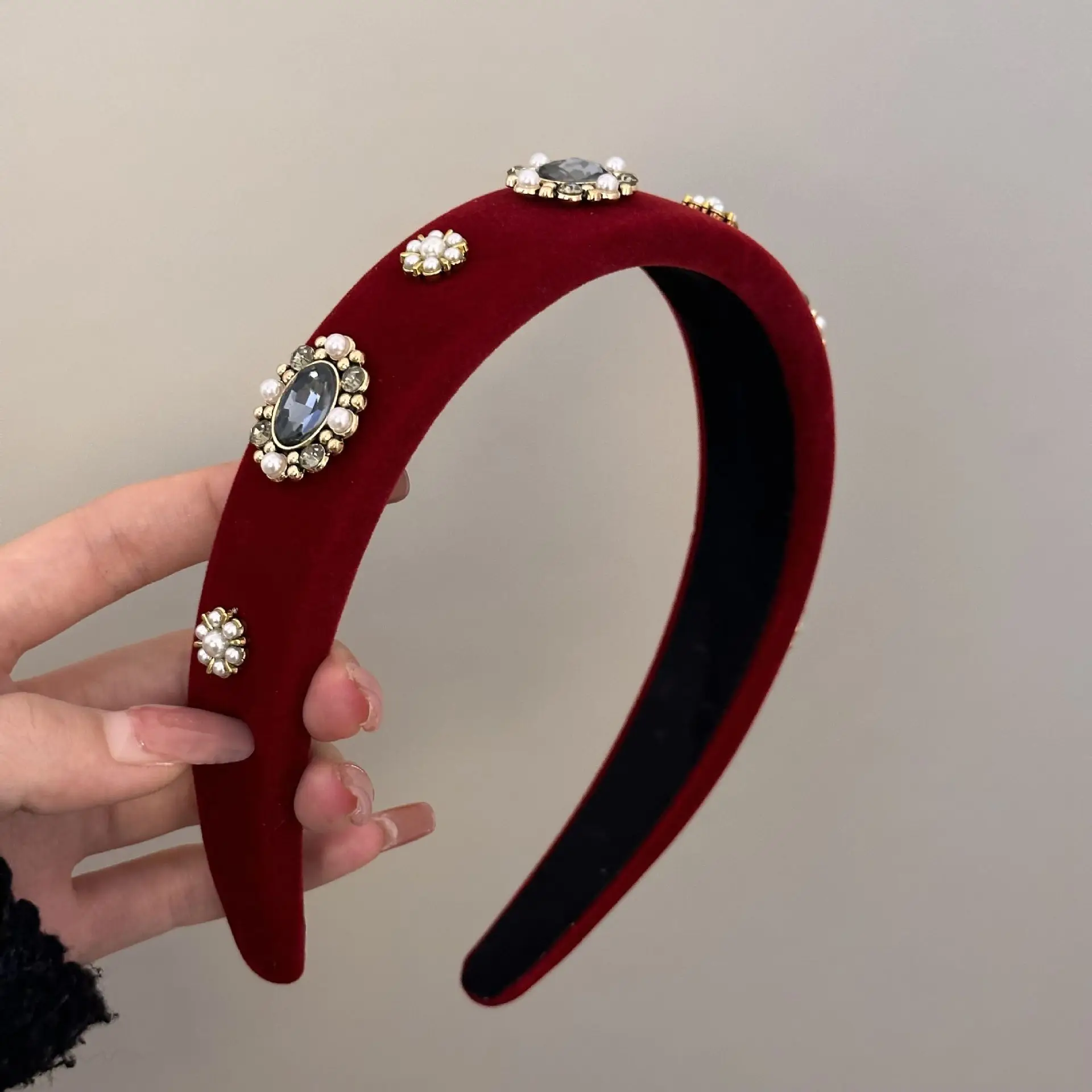 Diadema con diamantes de imitación, 1 unidad, banda para el cabello de terciopelo negro, comodidad antideslizante para mujer, novedad de invierno