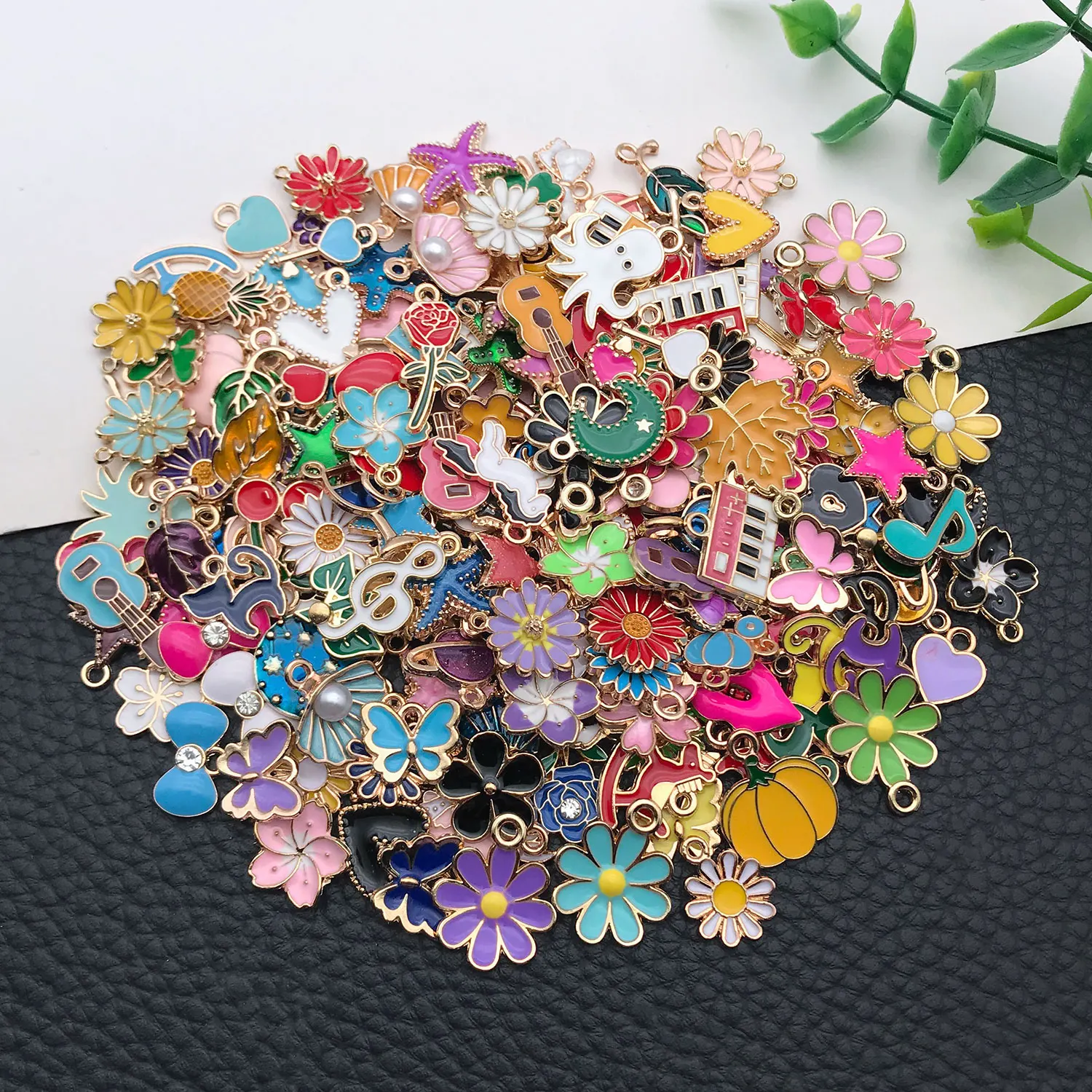 20/200 colgantes de aleación esmaltada, accesorios de bricolaje para pendientes, adornos de pulsera, dijes y colgantes perforados.