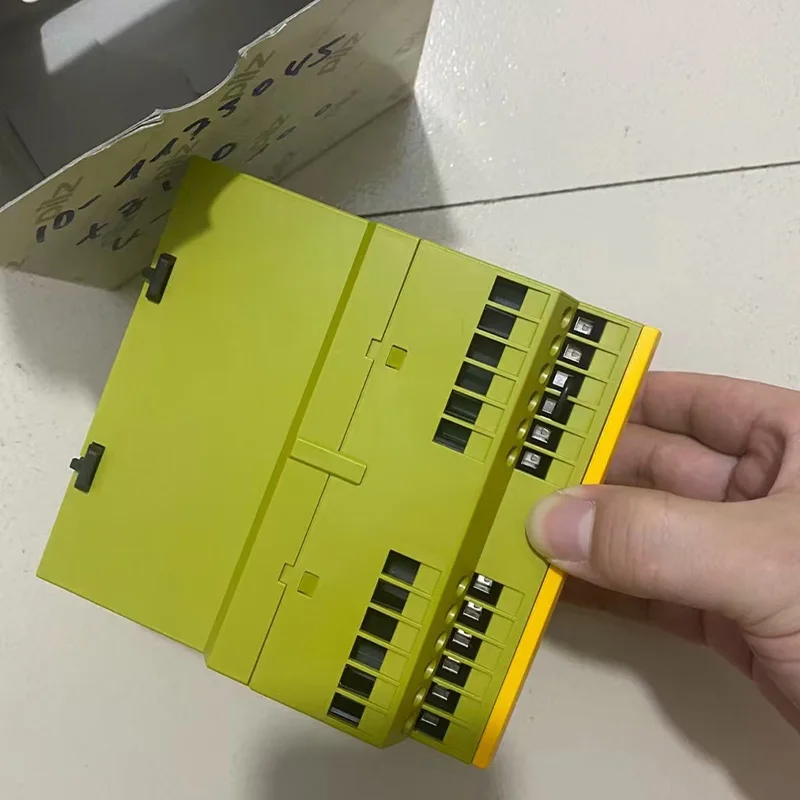 بيرز بيلز 774709 Pnozx10 24VDC 6N/O 4n/C 3led IA Pilz 774133 مرحل الأمان