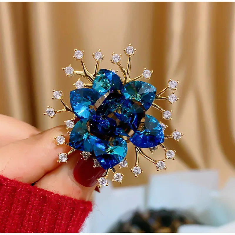 High-end Light Luxury, Flowers,  Austrian Crystal Corsage, Anti-walking Brooches, Fashion And Versatile Accessories, Pin