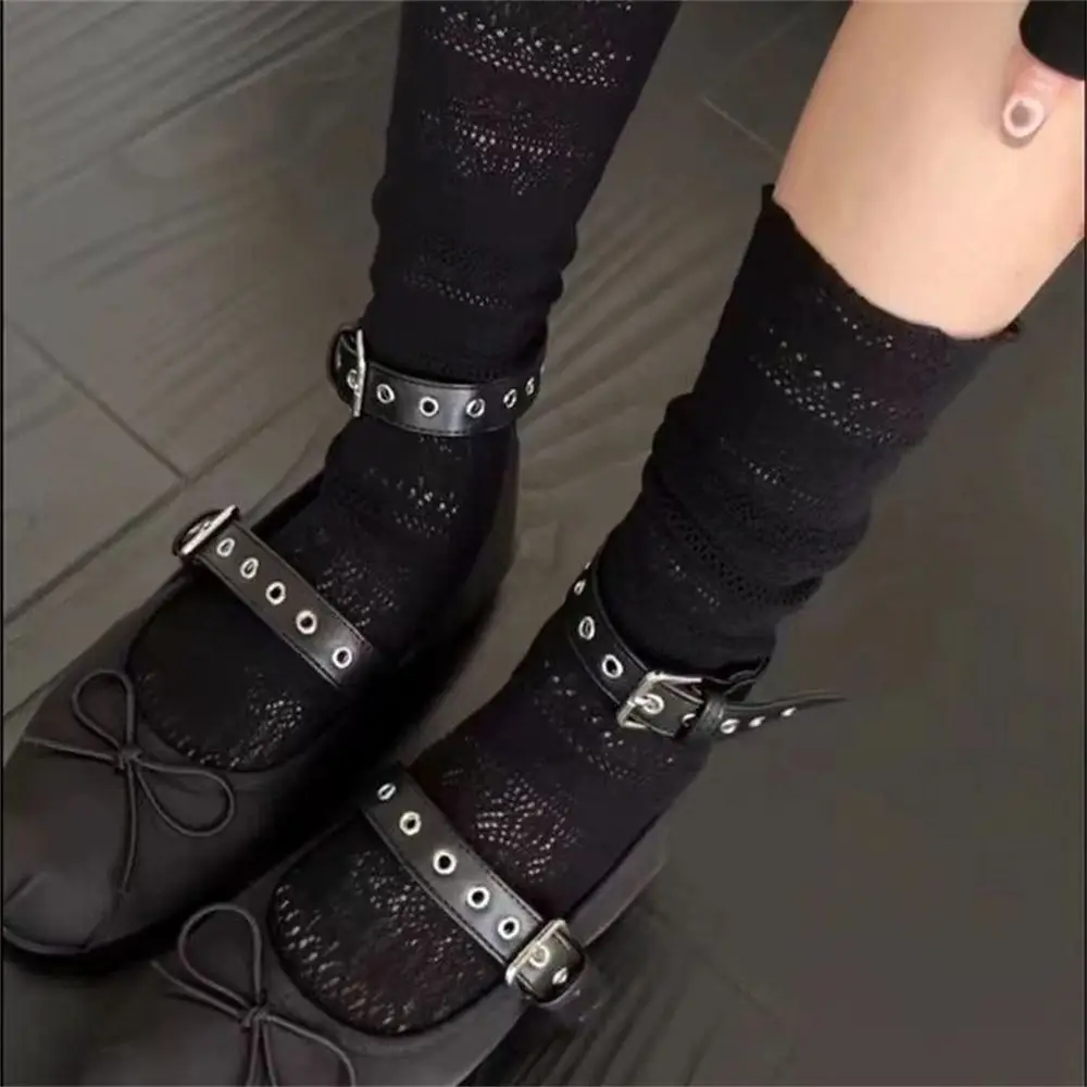 

Lolita Sweet White Pile Socks Women Mesh Hollowed Out Thin Nylon Silk Retro Flower Lace Socks Ladies Transparent Crew Socks
