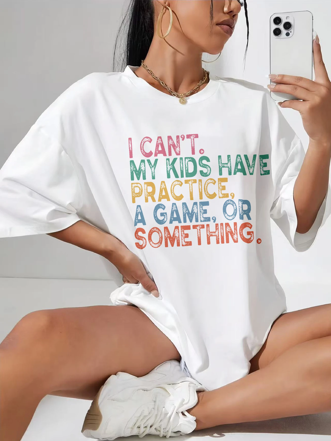 

I Can't My Kids Have Practice Белая футболка для беременных с длинным круглым вырезом и рюшами по бокам, комфорт для беременных