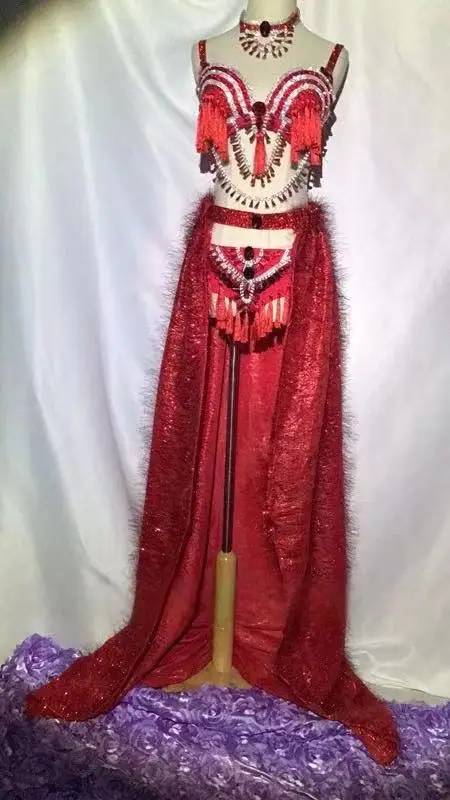 Soutien-gorge et short à franges en diamant rouge scintillant, ensemble Bikini + robe de traînée, modèle de chanteur de Bar, équipe de danse, tenue de spectacle de marche sur scène