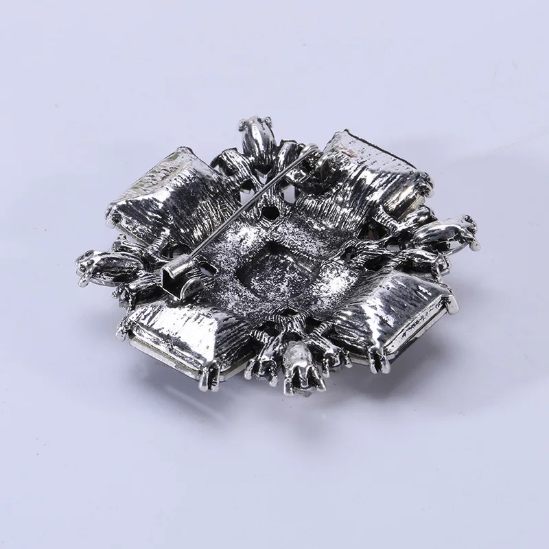 New Fashion Black Rhinestone Brooches for Women Corsage Jewelry Accessories Simple Luxury Pins Wedding Party Clothing Collar Pin