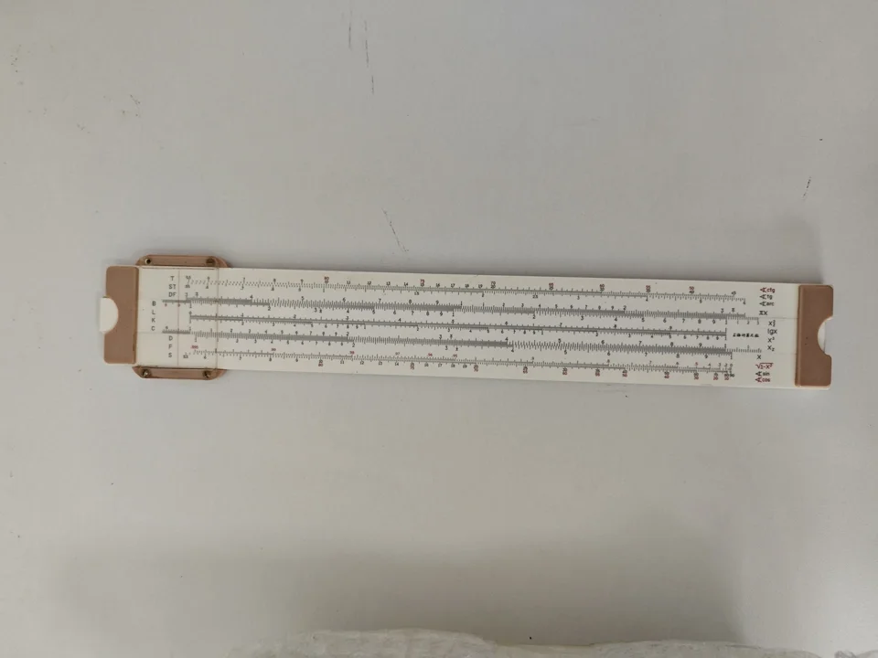second-hand goods Nostalgic old objects, old logarithmic slide rules, old objects, folk ornaments, calculators 15.5 * 3cm