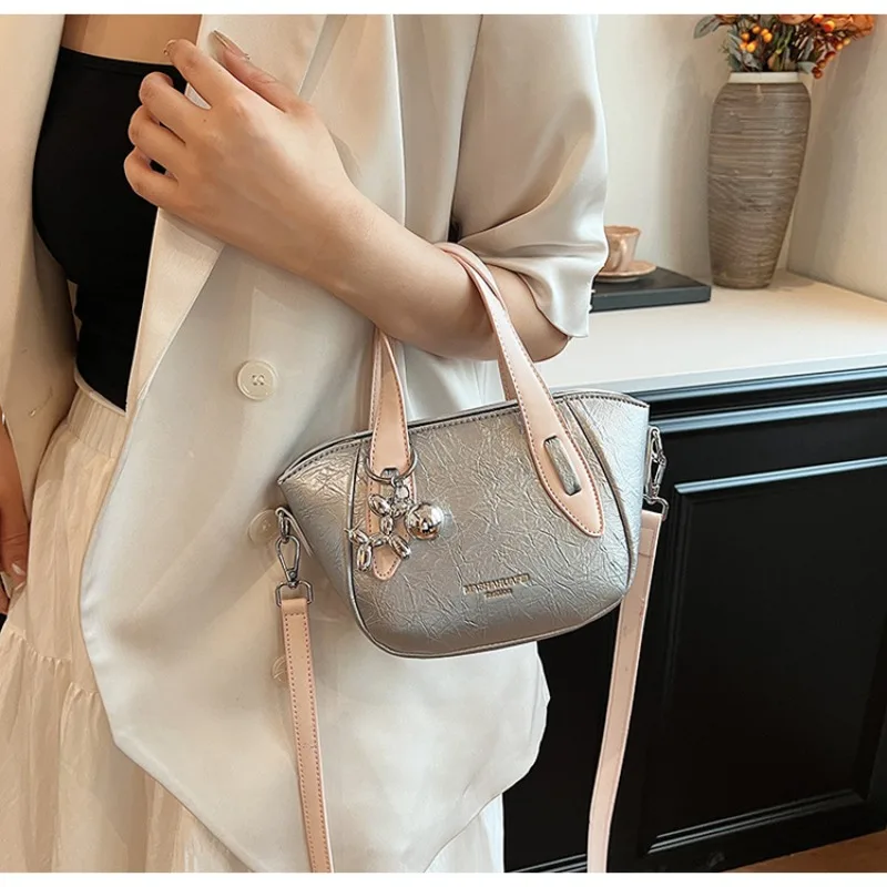 

Korean niche design color collision crossbody bag female summer new simple texture shoulder bag commuter bucket bags