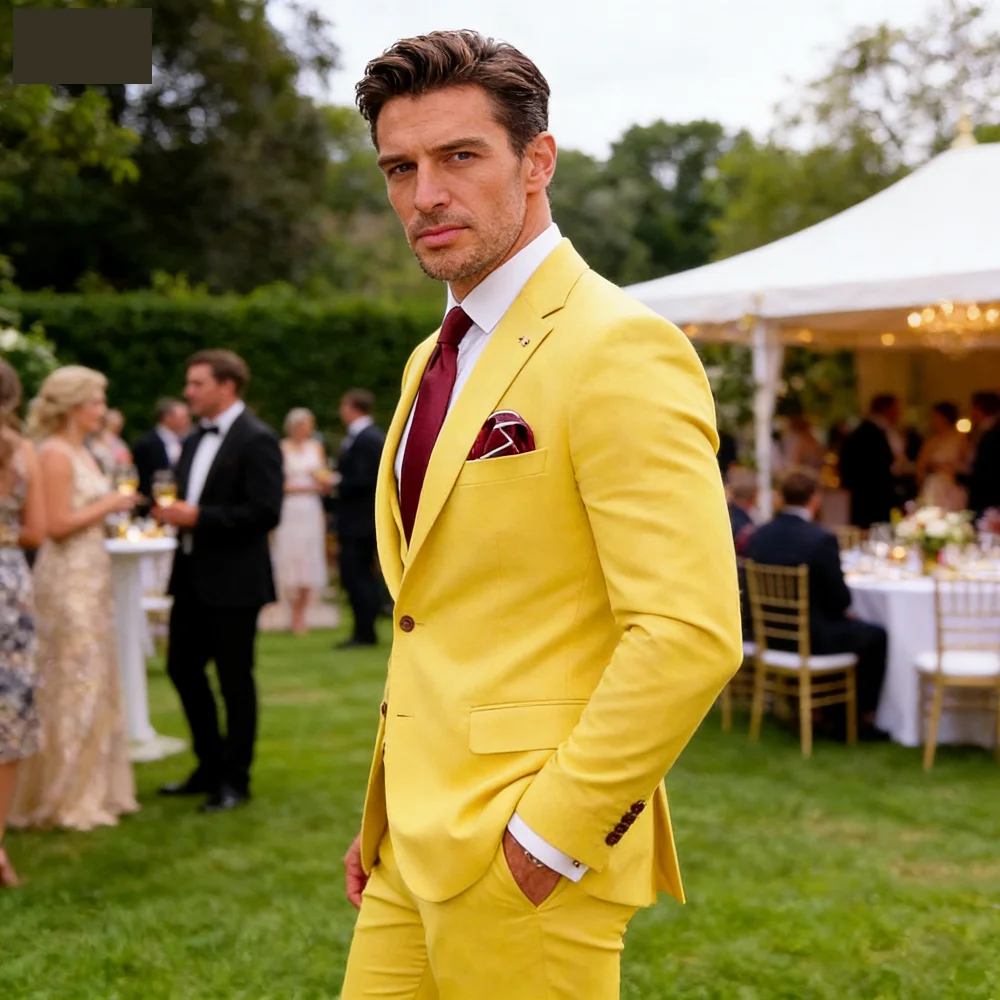 

Мужской костюм-тройка Slim Fit: пиджак с отложным воротником, брюки и жилет. Идеально для свадьбы, деловых встреч и повседневного стиля.