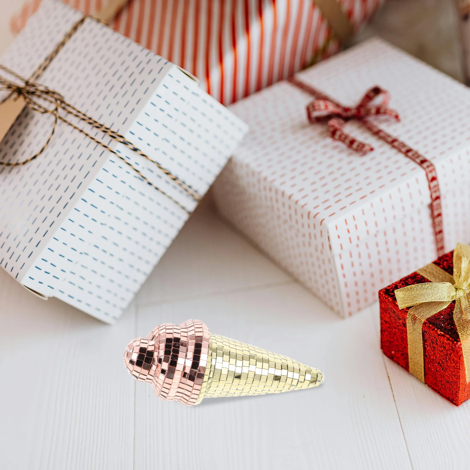 

Disco Ball Ice Cream Cone Ornament Handmade Reflective Mirror Ball Party Decor Birthday Favor Wedding Club Stage Home Desk