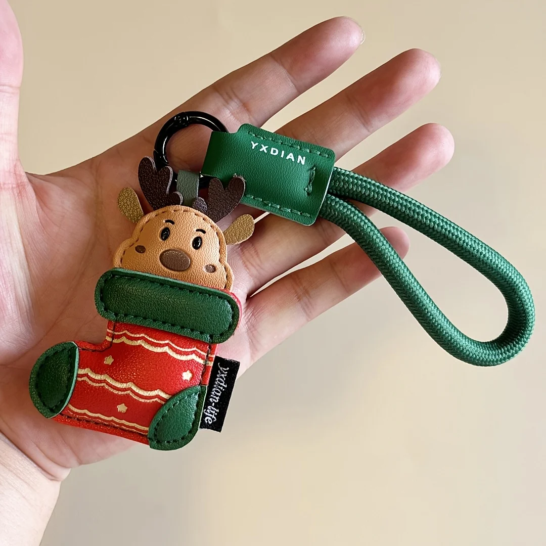 سلسلة مفاتيح عيد الميلاد بحزام أخضر - سحر سانتا أو الغزلان من البولي يوريثان للحقيبة ومفاتيح السيارة - إكسسوار احتفالي متين وهدية العيد