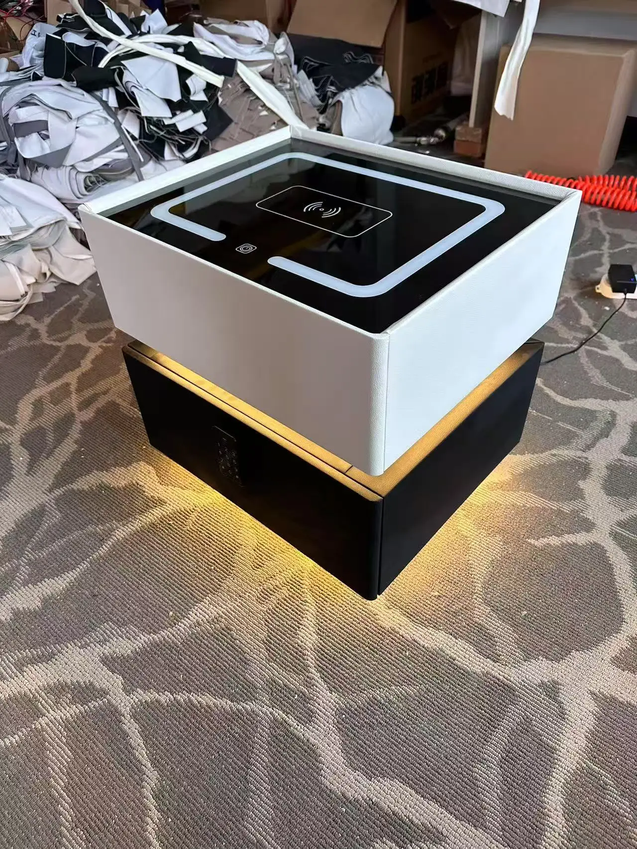 طاولة بجانب السرير ذكية حديثة مع قفل إلكتروني، وطاولة بجانب السرير LED مع قاعدة شحن، وحجرة مخفية #6