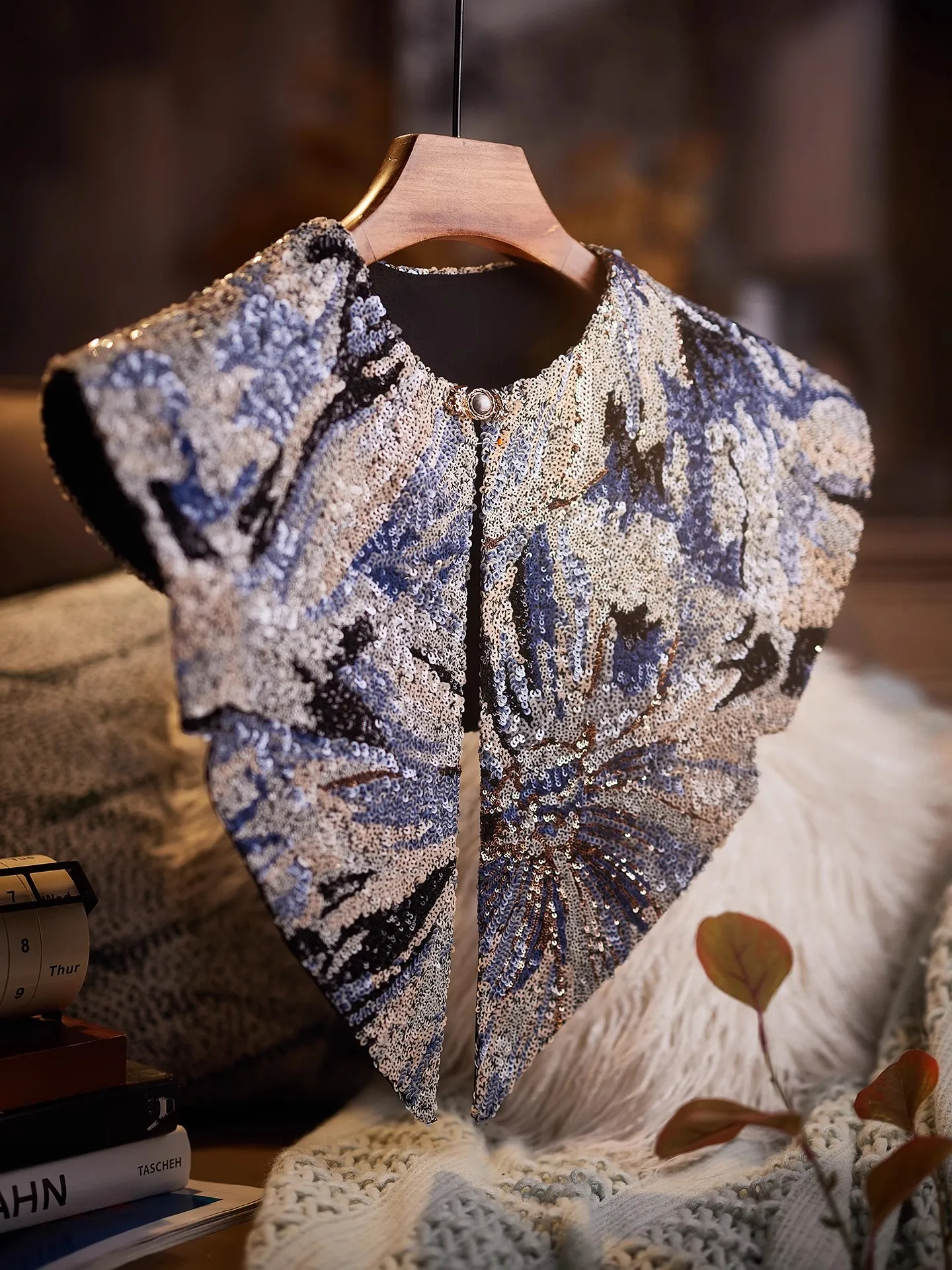 

Women's Vintage Sequins Pashmina Female China National Show Winter Shawl Cloak R3156