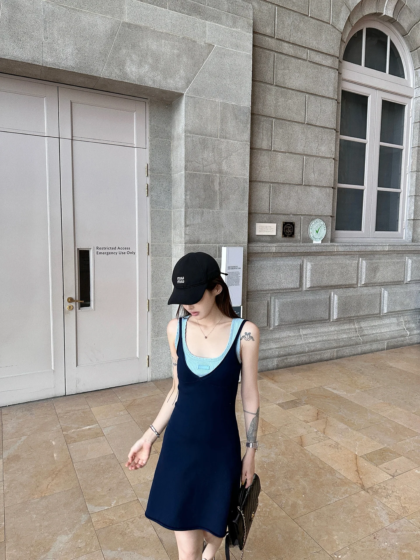 

Женское летнее платье Slim Fit с V-образным вырезом и синими бретелями, в корейском стиле, А-силуэт, короткая юбка, повседневное, приятное к телу, дышащее, однотонное