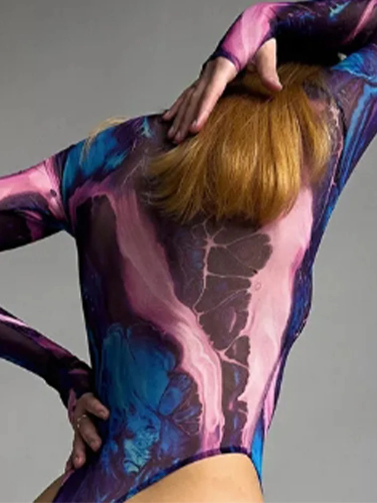 Body con tinte anudado para mujer, camiseta con estampado de tinta en blanco y negro, camiseta con cuello simulado, malla transparente para otoño 2023