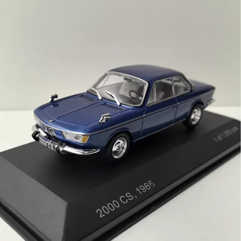 

WHITEBOX масштаб 1/34, 2000 CS 1966, имитация сплава, модель автомобиля, статическая коллекция, украшенные праздничными игрушками, сувенирный подарок